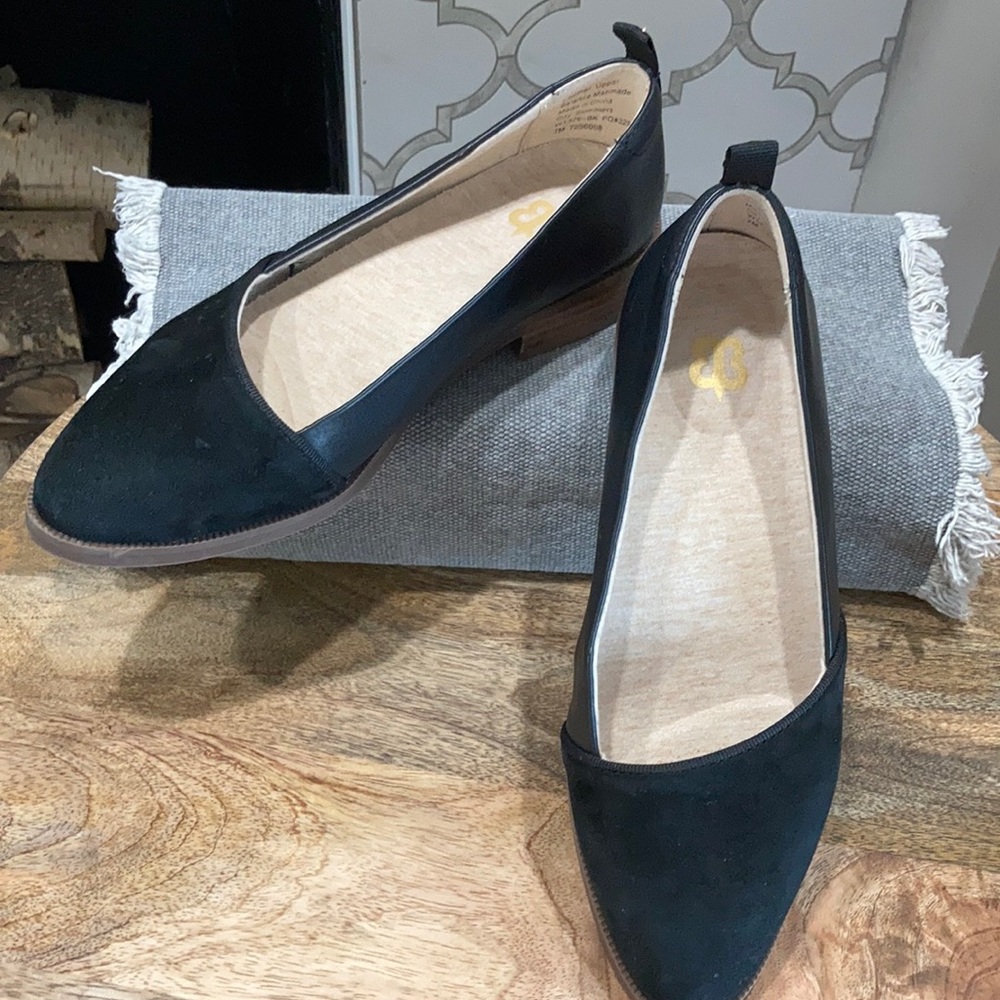 Black comfortable leather Loafers, sz7.